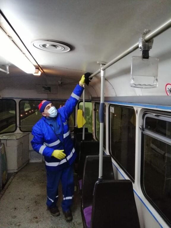 STPT previne GRIPA igienizand mijloacele de transport in comun cu dezinfectant FOTO 4