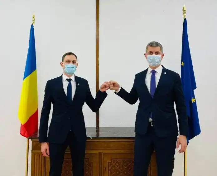 Trilogia lui Obama! Senatorul USR+ Timiș, Raoul Trifan, îl tot ”citește” pe fostul președinte al SUA, încă de anul trecut Raoul Trifan si Barna jpg