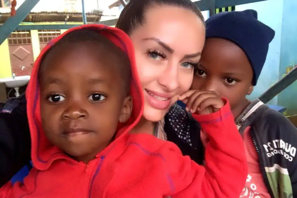 Poveste de viață! Timișoreanca Andreea Pascaru, primul voluntar român și proprietar de hotel pe plajele însorite din Zanzibar