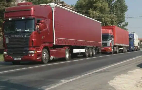 Restricții de circulație, în Timiş, pentru autovehiculele de peste 7,5 t, din cauza caniculei