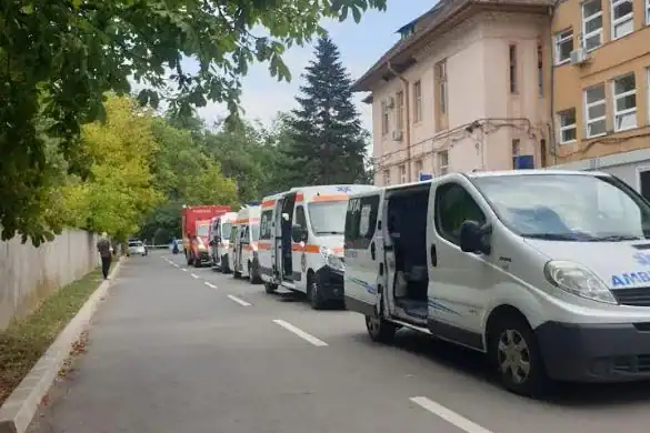 Spitalul Victor Babeş din Timişoara a suplimentat numărul de paturi pentru pacienţii COVID! S-a format coadă de ambulanţe în faţa unităţii