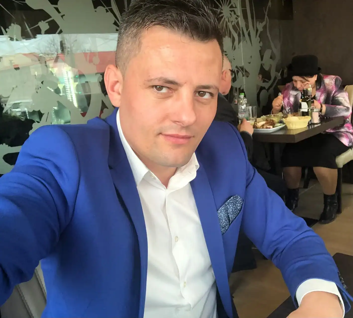 Film artistic! TaximeTRISTUL-activist Simi Drăgoi de la firma ”Tudo” confundă extrem de grav ficțiunea cu realitatea!