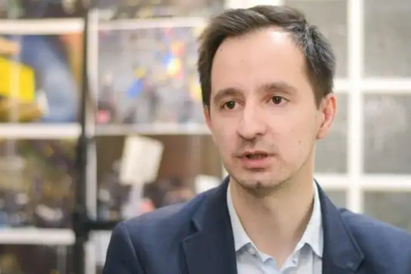 În timp ce managerul Raul Pătrașcu se laudă că este etalon de transparență și bune practici, schema de personal a Spitalului Județean Timișoara se umflă pe ușa din dos