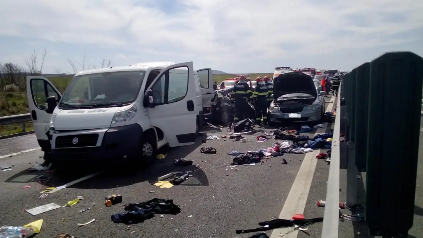 Carambol pe autostrada A1! Trei oameni au murit, între care și un copil de 2 ani