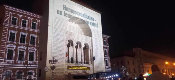 Proiecție pro-homosexualitate pe fațada clădirii Operei din Timișoara, simbol al Revoluției române 1