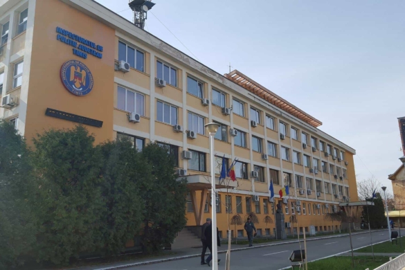 Un polițist din cadrul Inspectoratului de Poliție Timiș a încercat să se sinucidă cu pistolul din dotare