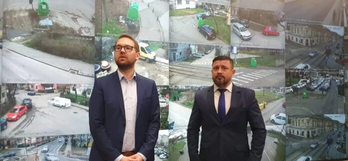 Pensionarii din MAI, incompatibili cu funcțiile publice? Primăria Timișoara încalcă legea sub conducerea lui Dominic Fritz