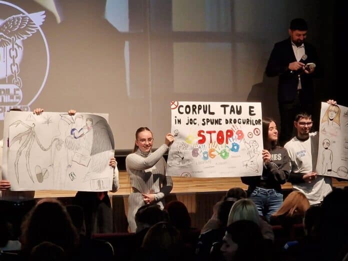 Drogurile – Aripi de Plumb, un proiect de prevenție lansat la Timișoara cu impact emoțional puternic asupra tinerilor