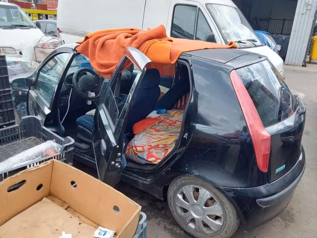 Tot mai multe mașini abandonate, ridicate de pe domeniul public. Peste 300 de autovehicule, înlăturate de la începutul anului