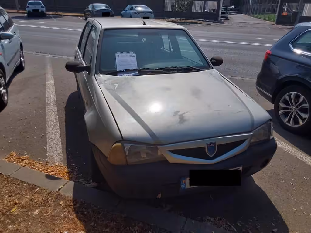 Tot mai multe mașini abandonate, ridicate de pe domeniul public. Peste 300 de autovehicule, înlăturate de la începutul anului