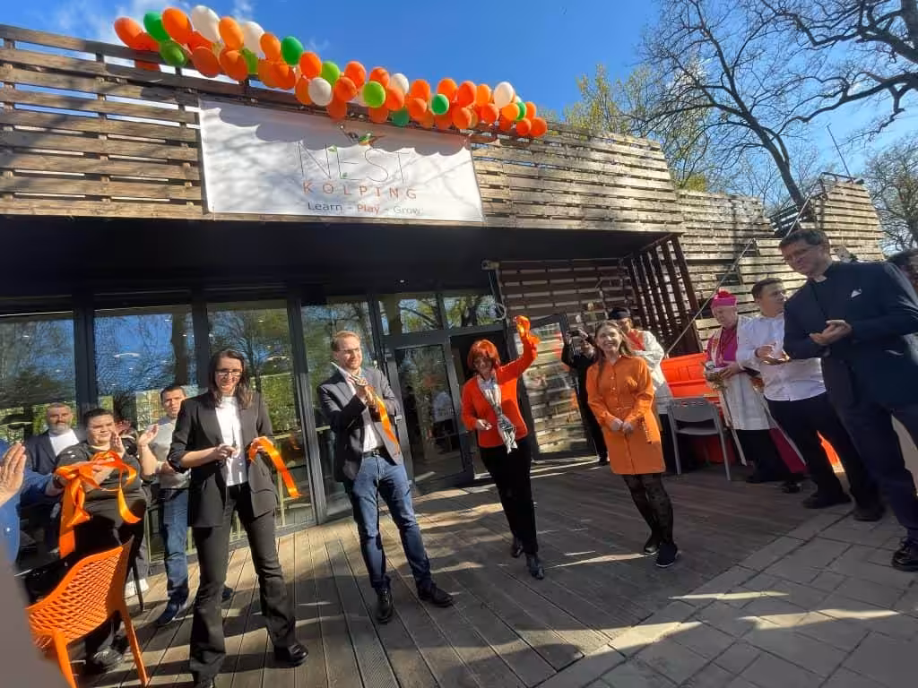 Casa de Sticlă și Orașul de Hârtie: Prioritățile absurde ale administrației Fritz