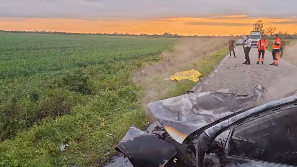 Tragedie pe un drum din Timiș: un șofer de 29 de ani a murit după ce mașina i-a luat foc