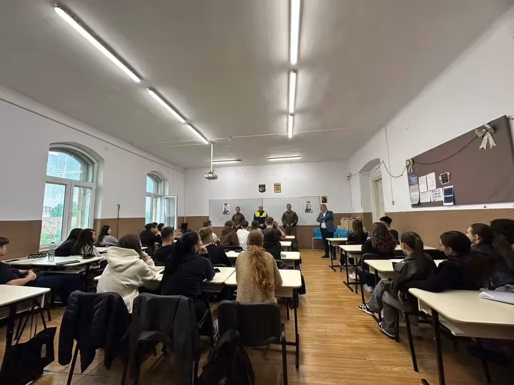 După incidentul grav de la Calderon, polițiștii iau măsuri preventive în școlile din Timiș: acțiuni la Colegiul Bănățean și Școala din Ghiroda