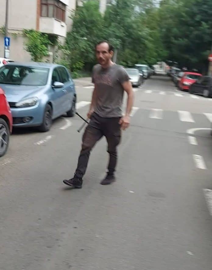 Regulile nu-s pentru toți: un șofer de DJ intră pe interzis, apoi sare la bătaie cu cheia de roți