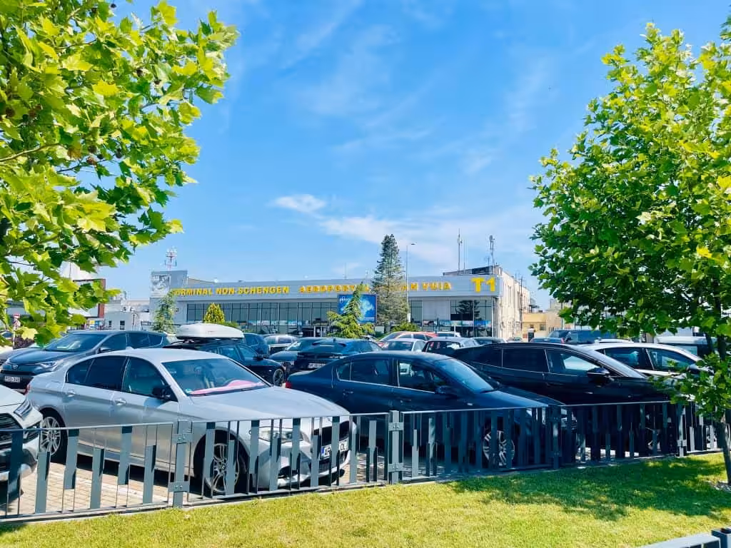 Lucrări de reparații la parcarea aeroportului din Timișoara. Pasagerii, sfătuiți să folosească transportul public