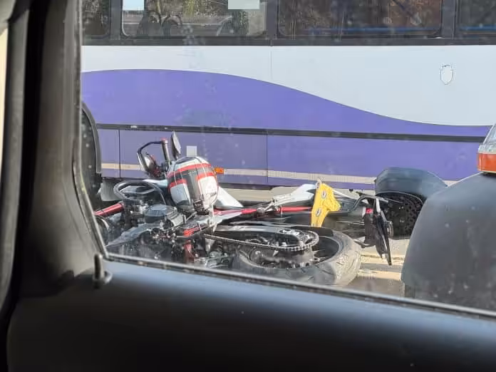 Motociclist rănit grav, după ce un autobuz STPT i-a tăiat calea. Șoferii STPT, tot mai periculoși în trafic Șoferii STPT, tot mai periculoși în trafic1