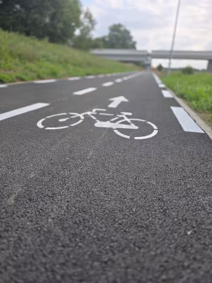 Pista de biciclete din Ghiroda, gata de pedalat de la un capăt la altul Pista de biciclete din Ghiroda