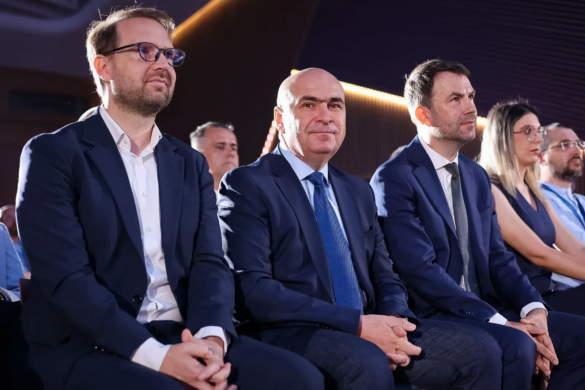 Primăria lui Dominic Fritz ascunde prezența primarului la muncă. Concediile și deplasările, secret de stat
