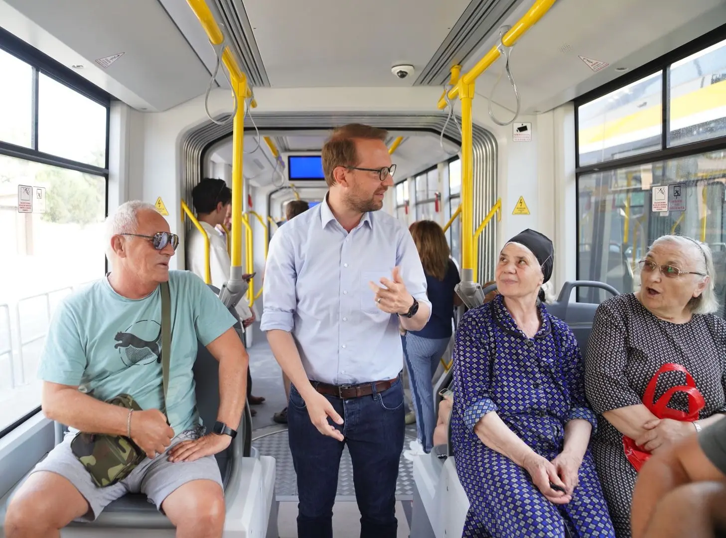 STPT și Fritz vând iluzii digitale: 8 milioane de euro pentru aplicații, hărțuiri și autobuze trase pe dreapta în Timișoara