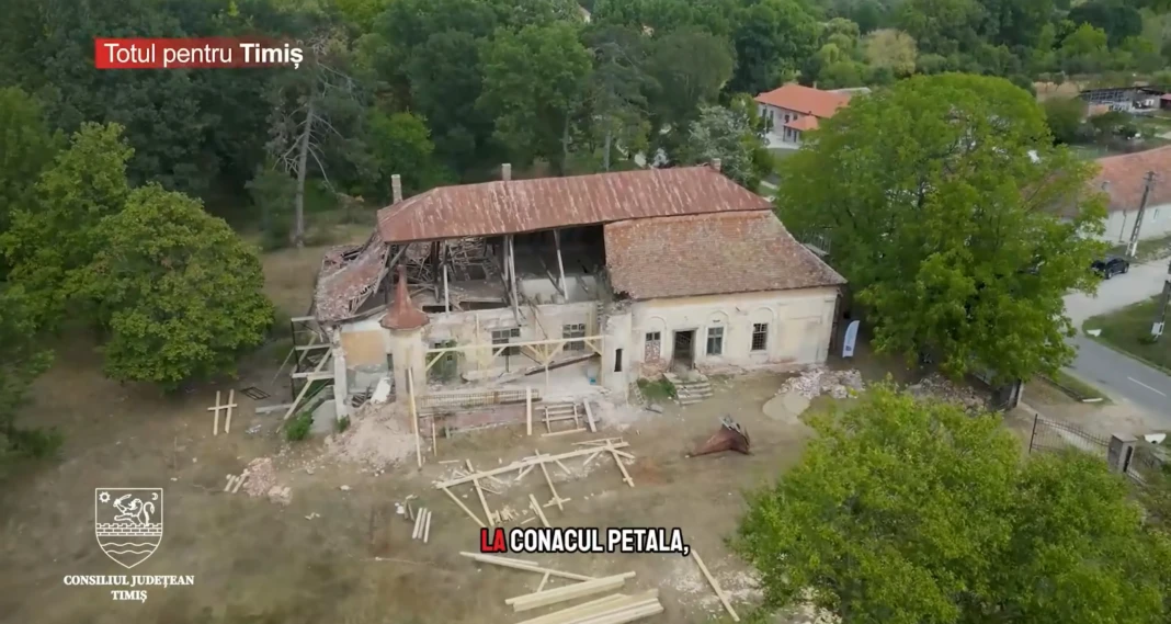 Conacul Petala din Clopodia
