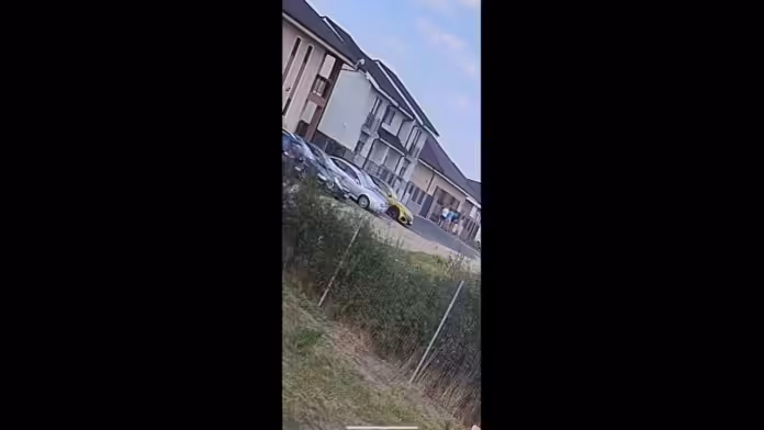 Agent de la Penitenciarul Timișoara filmat cum își bate vecinul Agent de la Penitenciarul Timișoara filmat cum își bate vecinul