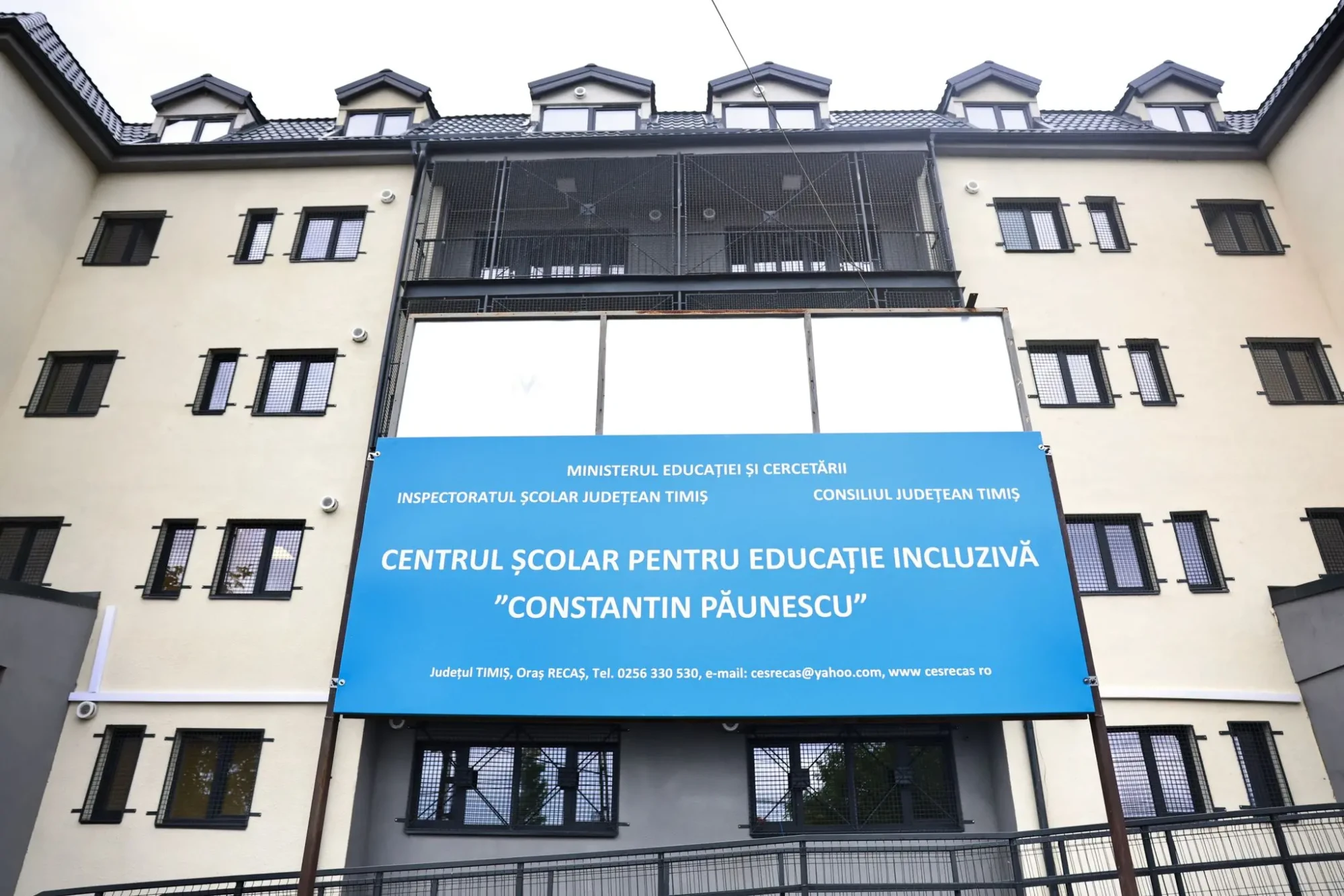 Școala „Constantin Păunescu” Recaș, modernizată cu peste 7 milioane lei: panouri fotovoltaice, izolație termică și condiții demne pentru elevi