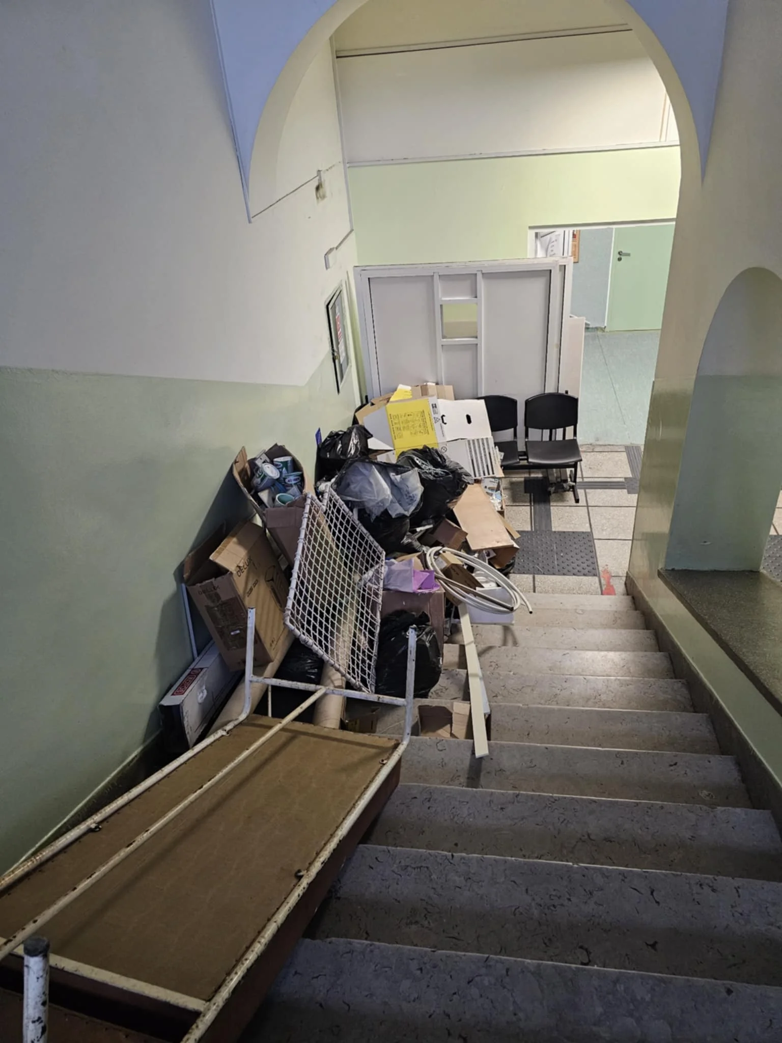 Dezastru la Spitalul Municipal Timișoara, mizerie pe holuri și o conducere care vânează angajații incomozi