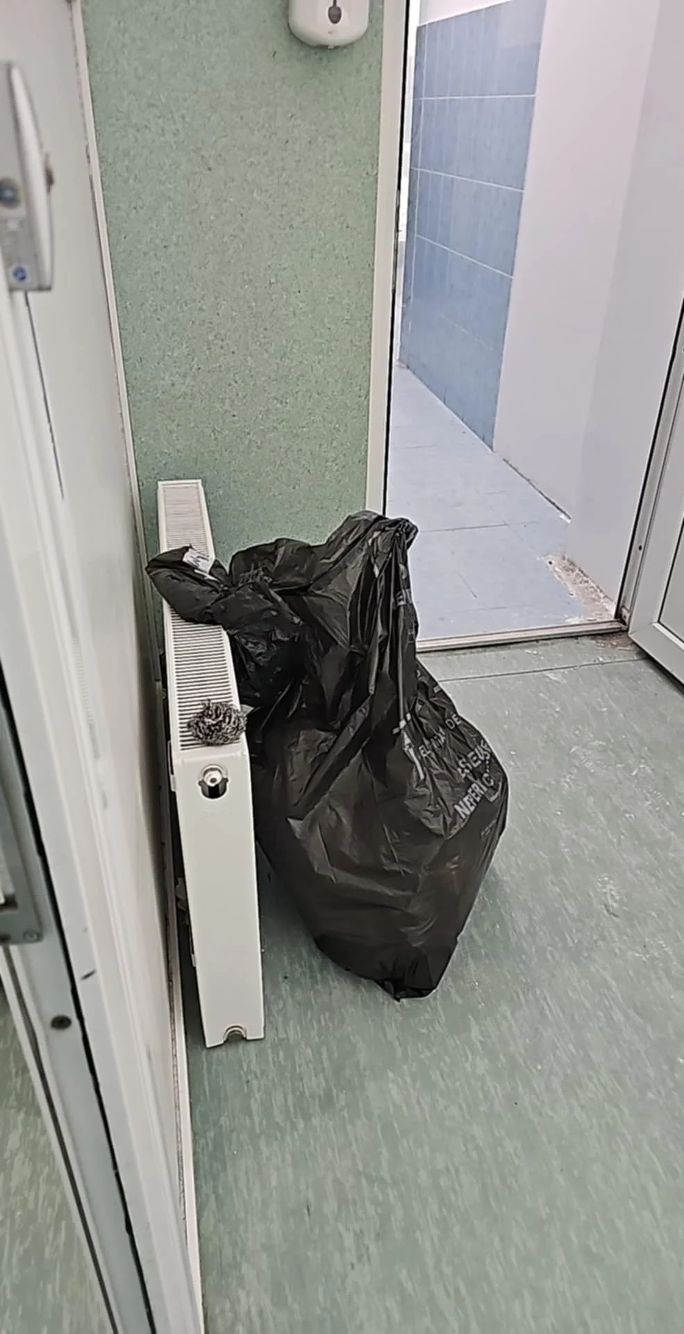 Dezastru la Spitalul Municipal Timișoara, mizerie pe holuri și o conducere care vânează angajații incomozi