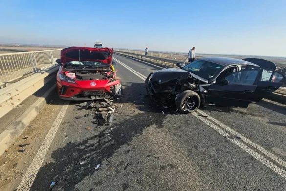 Accident frontal pe DN6 la Remetea Mare. Trei persoane au ajuns la spital după ce un șofer a intrat în coliziune cu o ambulanță privată