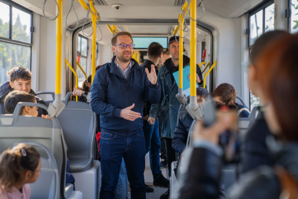Transportul public din Timișoara se prăbușește în fiecare zi în trafic, dar în birourile Primăriei totul arată perfect și “european”