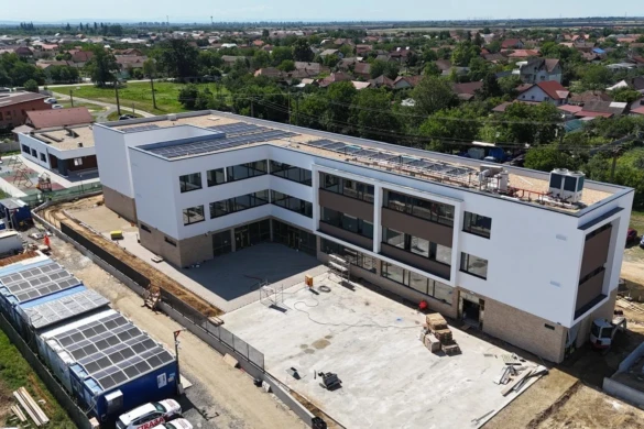 Liceul verde din Moșnița Nouă se apropie de finalizare. Proiectul realizat prin PNRR intră în linie dreaptă