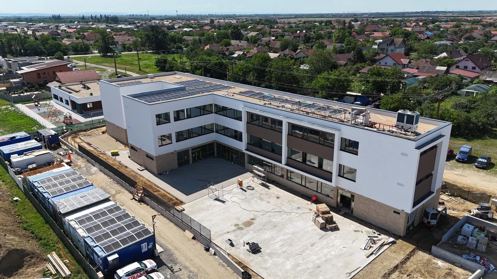 Liceul verde din Moșnița Nouă se apropie de finalizare. Proiectul realizat prin PNRR intră în linie dreaptă