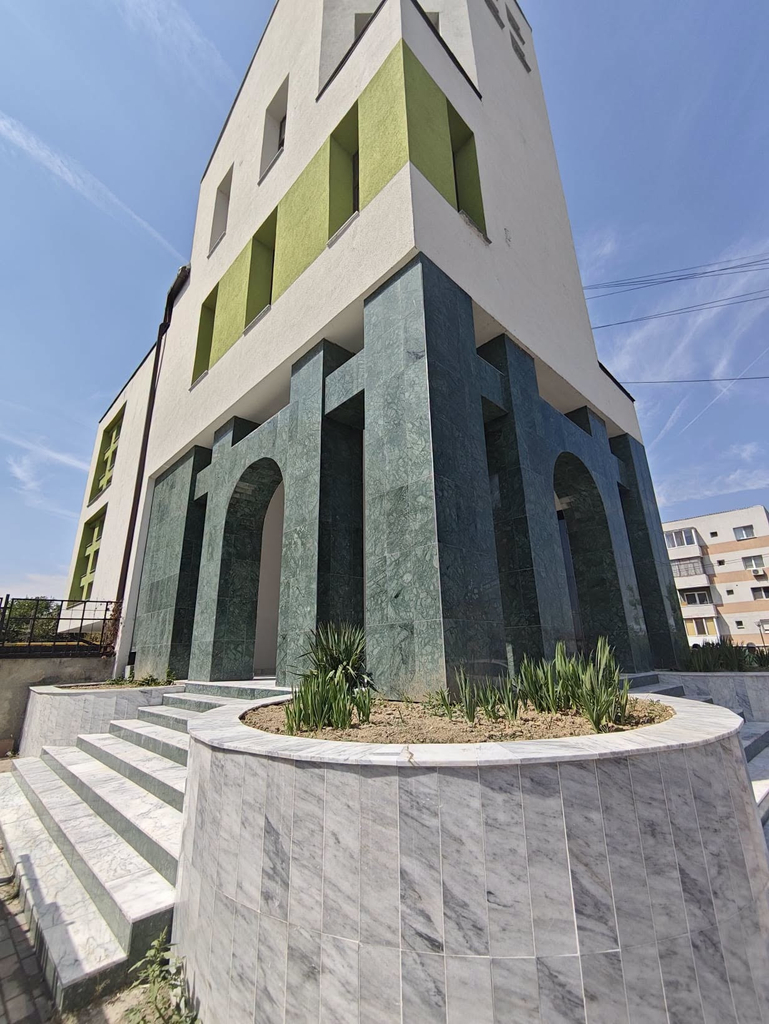 Fațada clădirii administrative renovate din Lugoj