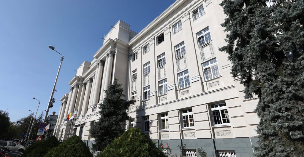 sediul Consiliului Județean Timiș, clădire cu coloane, unde se discută finanțarea proiectelor sportive
