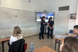 Polițiștii din Timiș, lecții despre animale în școli și la Charge Festival